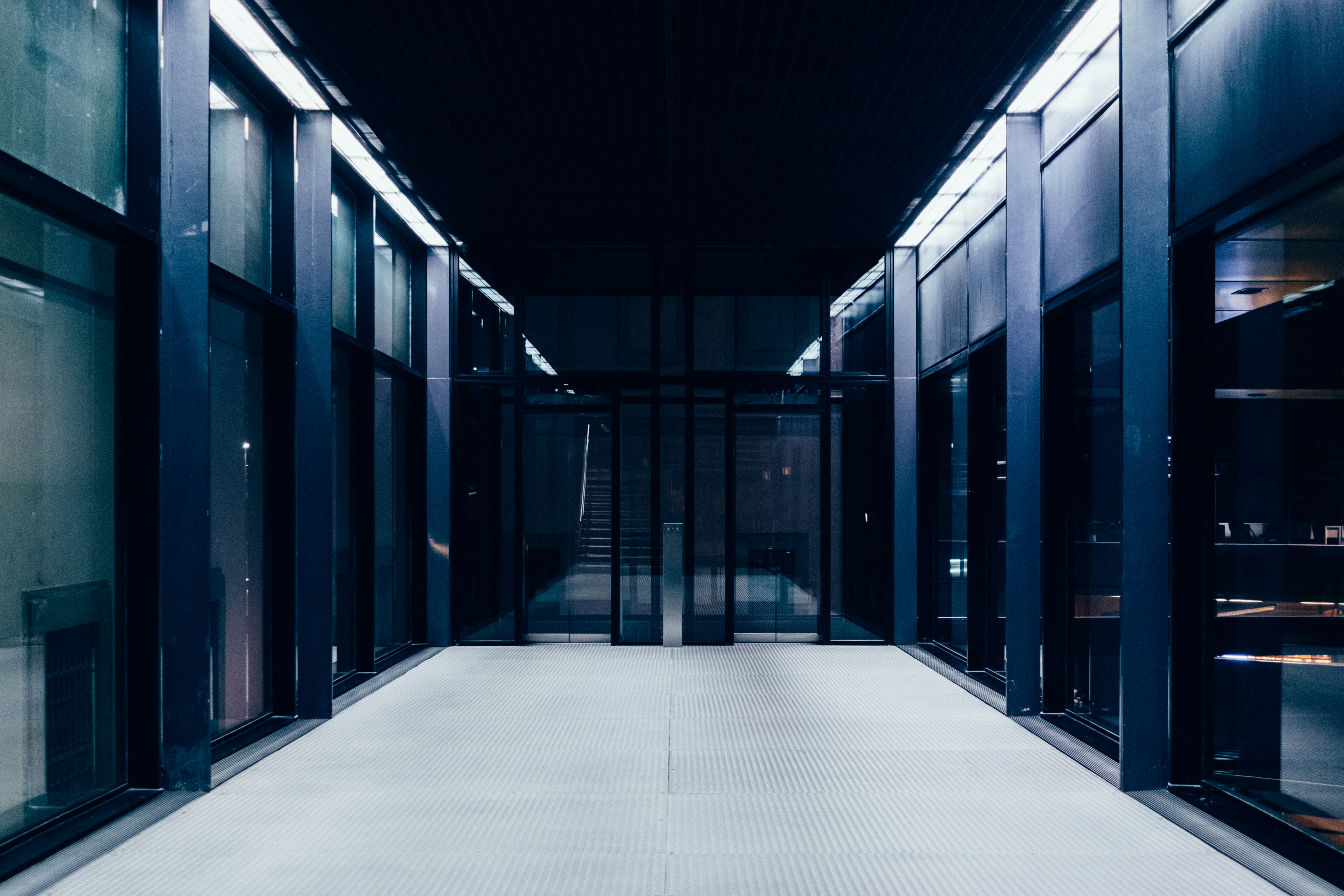 paul hanaoka unsplash data center image