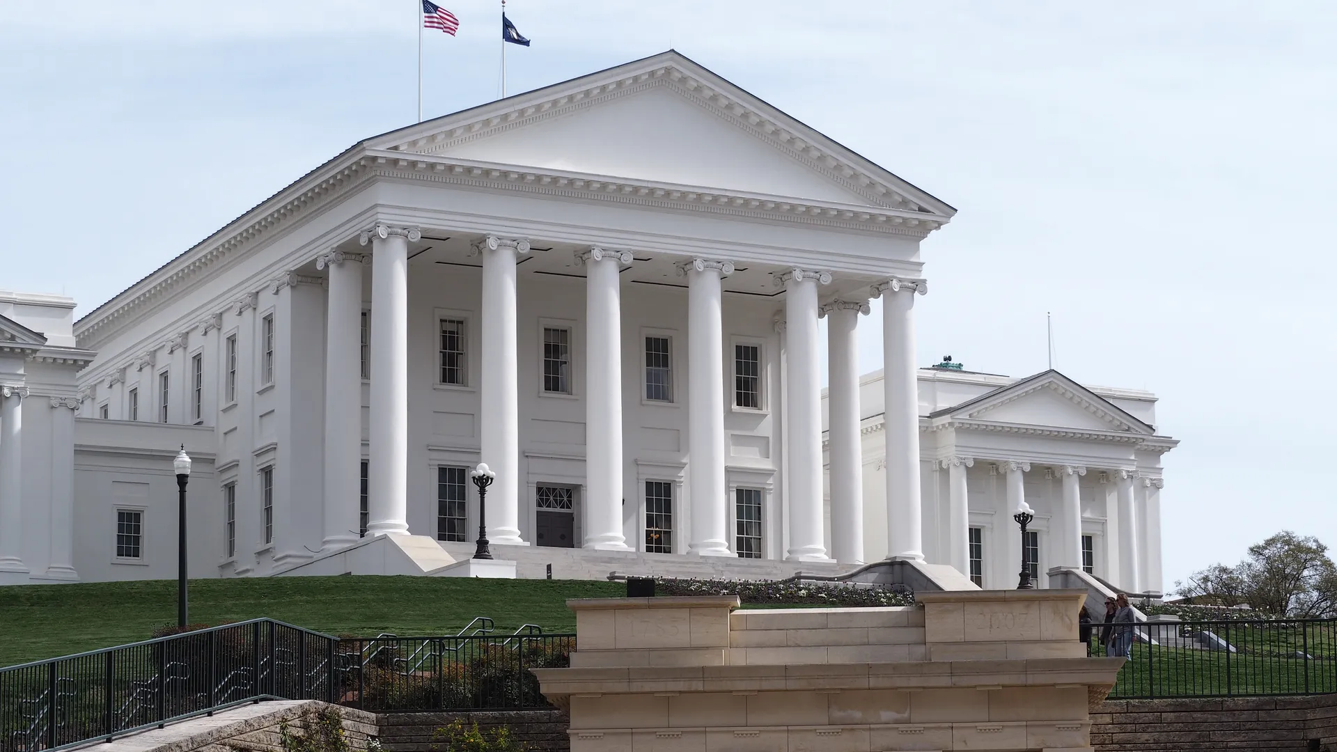 Photo of VA Legislature Building