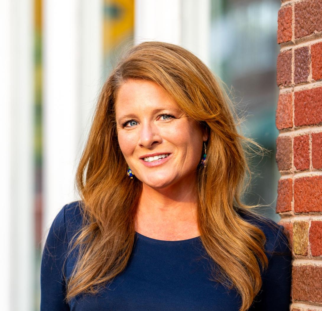 Amanda Hall headshot