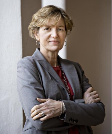 Headshot of Elizabeth Andrews, woman crossings arms