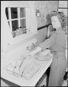 Geraldine_Fain_does_dishes_1946-233x300.jpg Geraldine_Fain_does_dishes_1946-233x300.jpg
